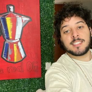 Meet your Posher, Adrián xavier